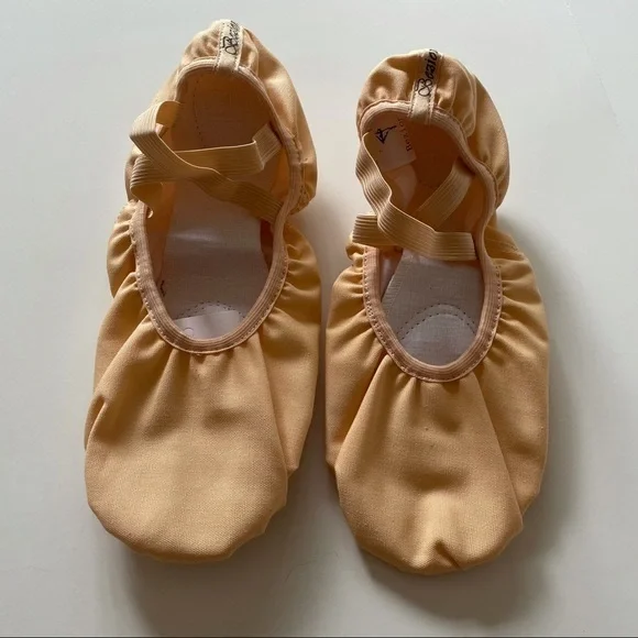 Dance & Ballet Shoes Beige Size 6 NWT - Picture 1 of 8